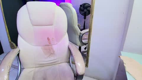 Snapshot of darlingbdsm_ chatting on January 2025 03:49:01 PM Darling online show from January 2025 03:49:01 PM