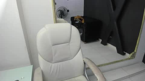 Snapshot of darlingbdsm_ chatting on March 2025 01:49:02 PM Darling online show from March 2025 01:49:02 PM