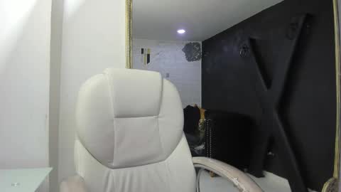 Snapshot of darlingbdsm_ chatting on March 2025 12:48:01 PM Darling online show from March 2025 12:48:01 PM