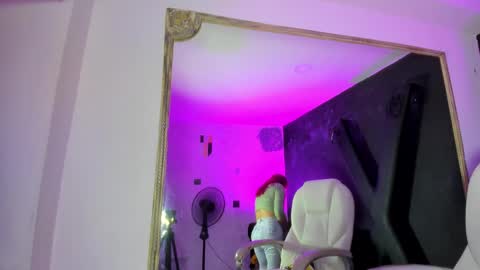 Snapshot of darlingbdsm_ chatting on March 2025 01:06:02 PM Darling online show from March 2025 01:06:02 PM
