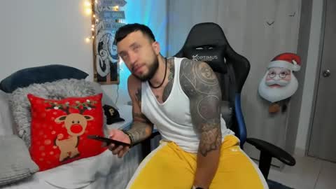 Snapshot of dave_max93 chatting on December 2024 04:07:02 AM DAVE MAX online show from December 2024 04:07:02 AM