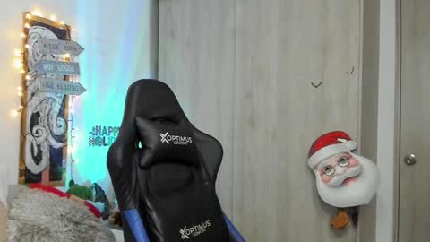 Snapshot of dave_max93 chatting on December 2024 04:51:01 PM DAVE MAX online show from December 2024 04:51:01 PM