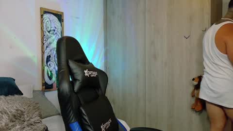 Snapshot of dave_max93 chatting on February 2025 02:47:01 AM DAVE MAX online show from February 2025 02:47:01 AM
