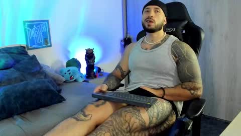 DAVE MAX online show from November 2025 02:43:02 AM