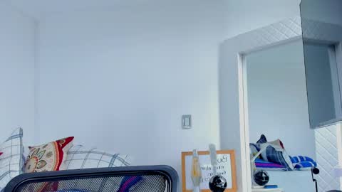 Snapshot of david_johnson372 chatting on September 2025 01:13:01 PM Hey im David that loves to explore and speak their fantasies. Very open talktative and nice. Feel free to chat with me online show from September 2025 01:13:01 PM