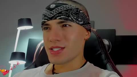 Snapshot of david_jons7 chatting on December 2024 01:04:02 AM David Jons online show from December 2024 01:04:02 AM