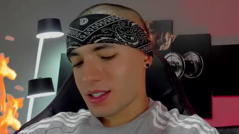 Snapshot of david_jons7 chatting on January 2025 12:46:02 AM David Jons online show from January 2025 12:46:02 AM