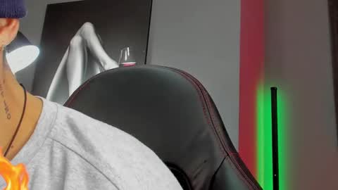 Snapshot of david_jons7 chatting on October 2025 12:01:02 PM David Jons online show from October 2025 12:01:02 PM