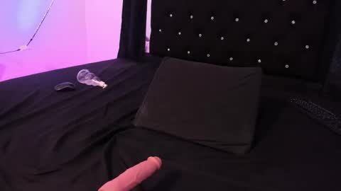 dayanroux online show from October 2025 06:53:01 PM