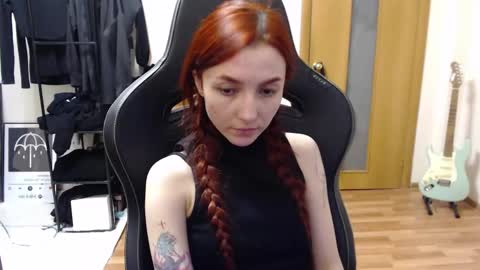 Snapshot of dead_girll chatting on December 2024 01:47:01 AM freak online show from December 2024 01:47:01 AM