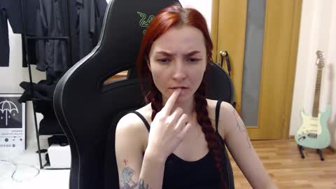 Snapshot of dead_girll chatting on December 2024 12:17:01 AM freak online show from December 2024 12:17:01 AM