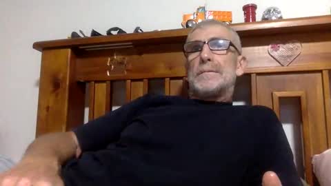 deanofflove2210 online show from January 2025 01:10:02 PM