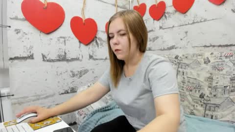 Snapshot of dear_hollyy chatting on May 2026 01:24:01 AM Holly online show from May 2026 01:24:01 AM