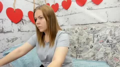Snapshot of dear_hollyy chatting on May 2026 01:14:02 AM Holly online show from May 2026 01:14:02 AM