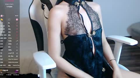 Snapshot of dearwy_ chatting on May 2026 06:03:01 PM dearwy_ online show from May 2026 06:03:01 PM