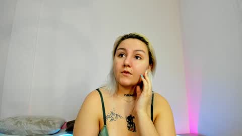 Debbie Mon Tue Fri Sun Sat GMT 3 1000am - 0400pm  online show from December 2024 09:28:01 PM