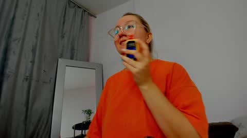 Debbie Mon Tue Fri Sun Sat GMT 3 1000am - 0400pm  online show from December 2024 06:25:01 PM