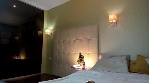 Debbie Mon Tue Fri Sun Sat GMT 3 1000am - 0400pm  online show from December 2024 03:58:01 PM