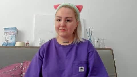 Debbie Mon Tue Fri Sun Sat GMT 3 1000am - 0400pm  online show from February 2025 11:41:01 PM