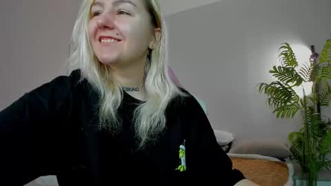 Debbie Mon Tue Fri Sun Sat GMT 3 1000am - 0400pm  online show from November 2025 05:34:02 PM