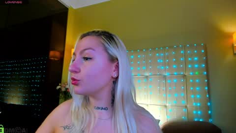 Debbie Mon Tue Fri Sun Sat GMT 3 1000am - 0400pm  online show from April 2026 06:37:01 PM