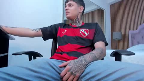 declan_fox online show from October 2025 04:42:01 AM