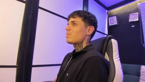 declan_fox online show from October 2025 02:12:01 AM