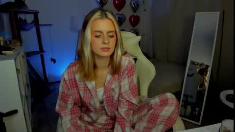 Kira online show from March 2025 07:11:02 PM