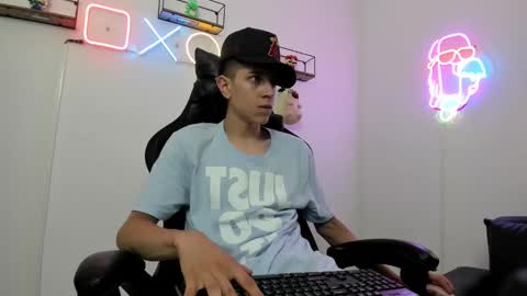 Snapshot of dei_v_48 chatting on December 2024 07:46:02 PM DEIVY online show from December 2024 07:46:02 PM