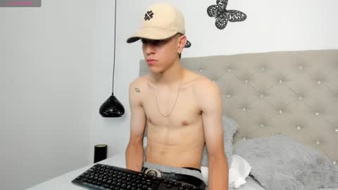 Snapshot of dei_v_48 chatting on January 2025 07:42:02 PM DEIVY online show from January 2025 07:42:02 PM