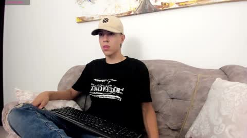 Snapshot of dei_v_48 chatting on January 2025 09:47:02 PM DEIVY online show from January 2025 09:47:02 PM