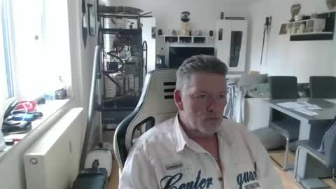 deinprinz2312 online show from April 2026 11:38:02 AM