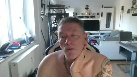 deinprinz2312 online show from April 2026 05:43:02 AM