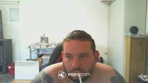 Snapshot of deinspielzeug87 chatting on April 2026 01:54:02 PM deinspielzeug87 online show from April 2026 01:54:02 PM