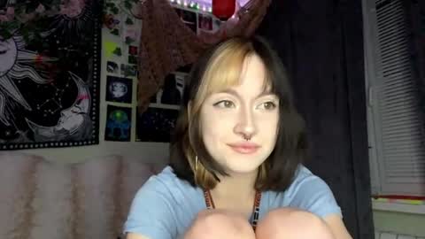 Alisa online show from April 2026 10:01:02 PM