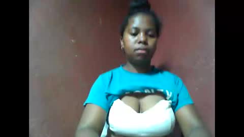 deliah712909 online show from December 2024 05:30:01 PM