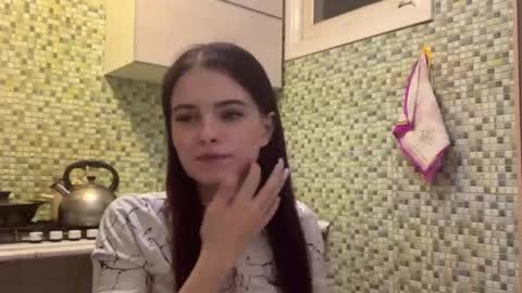 Kiki online show from April 2026 07:07:02 PM