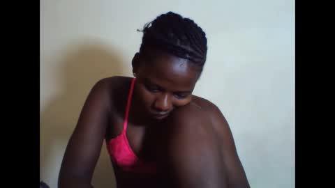 EVAH online show from October 2025 12:00:02 AM