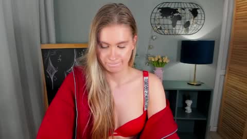 delinasis online show from April 2026 07:45:01 AM