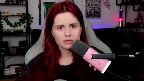 dellacrush_ online show from April 2026 06:05:01 PM