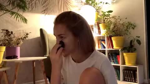 Snapshot of delorisstrzelecki chatting on July 2026 01:20:01 AM I am Lola hello world online show from July 2026 01:20:01 AM