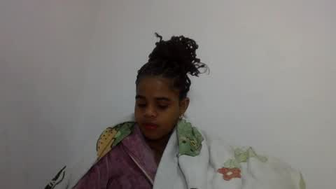 Snapshot of delphineee chatting on June 2026 04:06:02 AM delphine online show from June 2026 04:06:02 AM