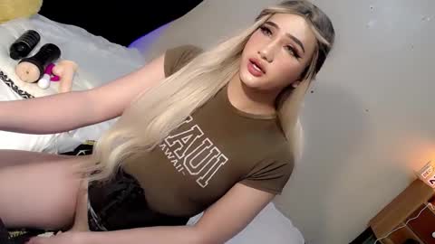 Snapshot of deluxetgirl69 chatting on December 2024 03:31:02 PM Chesca online show from December 2024 03:31:02 PM