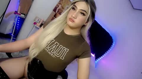 Snapshot of deluxetgirl69 chatting on January 2025 05:16:02 AM Chesca online show from January 2025 05:16:02 AM