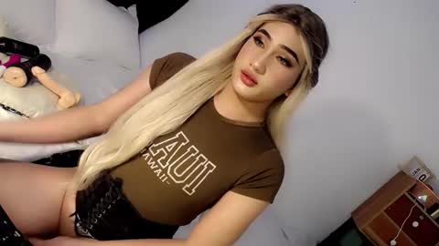 Snapshot of deluxetgirl69 chatting on January 2025 02:29:02 PM Chesca online show from January 2025 02:29:02 PM
