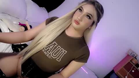 Snapshot of deluxetgirl69 chatting on January 2025 08:48:01 PM Chesca online show from January 2025 08:48:01 PM