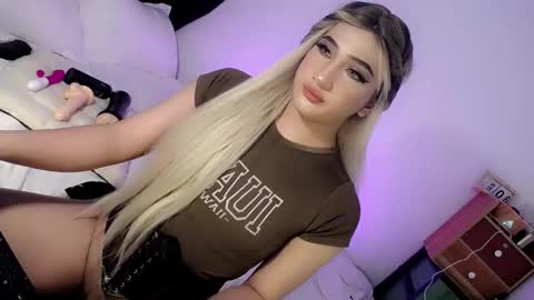 Snapshot of deluxetgirl69 chatting on January 2025 07:11:01 PM Chesca online show from January 2025 07:11:01 PM