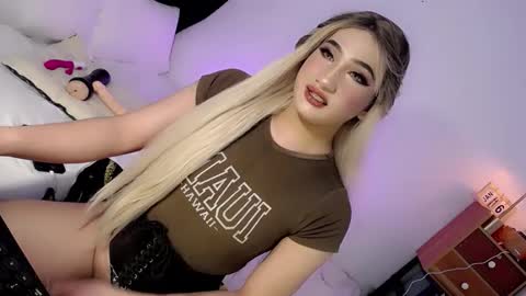 Snapshot of deluxetgirl69 chatting on January 2025 09:27:01 AM Chesca online show from January 2025 09:27:01 AM