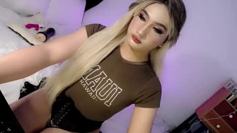 Snapshot of deluxetgirl69 chatting on January 2025 12:31:01 PM Chesca online show from January 2025 12:31:01 PM