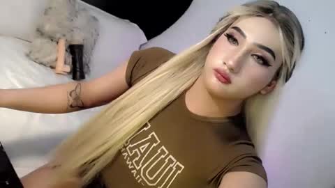 Snapshot of deluxetgirl69 chatting on February 2025 01:14:01 AM Chesca online show from February 2025 01:14:01 AM